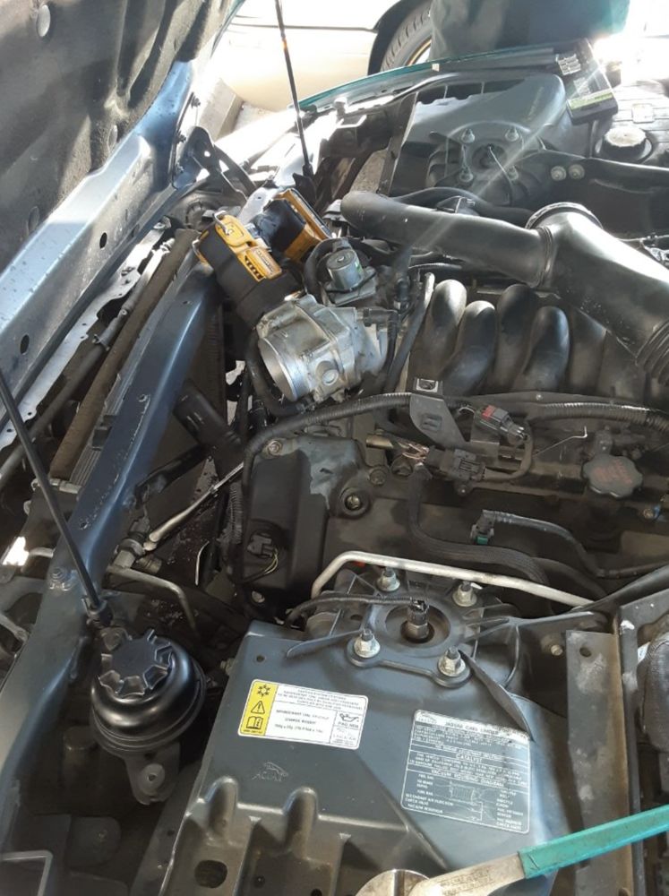 Santa Rosa mobile mechanic at work during a service visit
